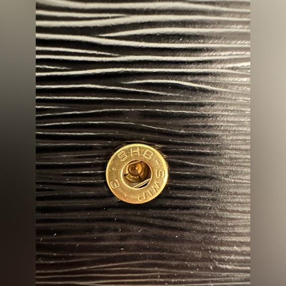 BEAUTIFUL! Vintage Louis Vuitton Epi Leather Clutch, Wallet and Dust bag Bundle! - Picture 8 of 11